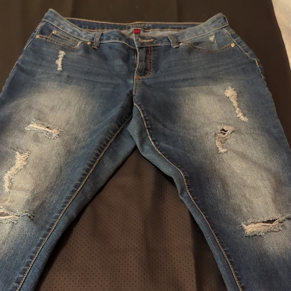 90's Throwbacks Distressed Jeans Looks Great With Vans Flats Or Hightops